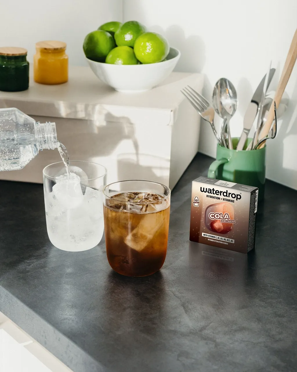 Hydration cubes with natural extracts and vitamins that help you to drink more water. Zero sugar, full flavor.